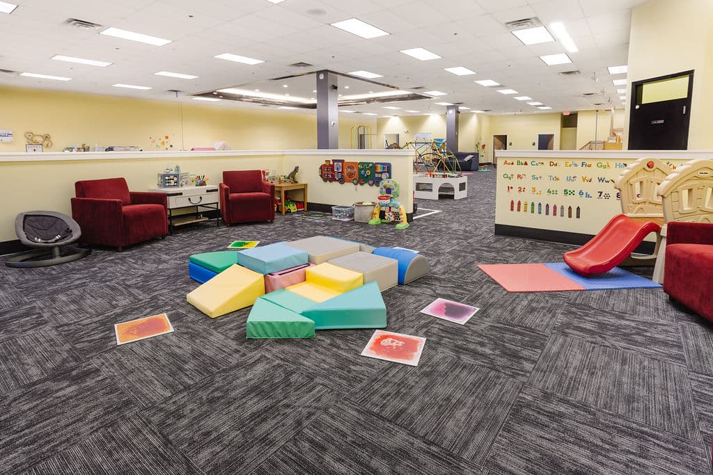 Busy Bees play center photo 3