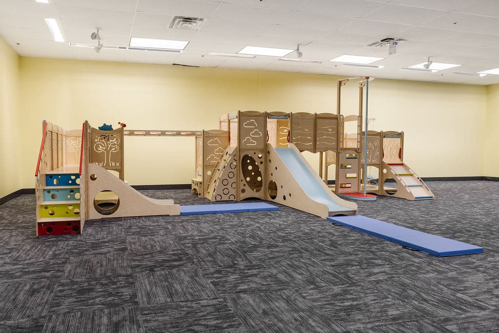 Busy Bees play center photo 6